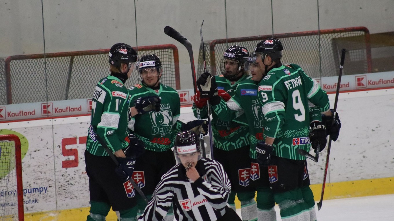 Gólové oslavy hokejistov HK Detva.