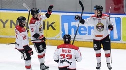 Radosť hráčov Banskej Bystrice po góle  v zápase 31. kola hokejovej Tipsport ligy medzi HK Nitra a HC MONACObet Banská Bystrica.