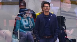 Hlavný tréner HC Slovan Bratislava Brad Tapper v zápase 1. kola hokejovej Tipsport ligy medzi HK Nitra a HC Slovan Bratislava.