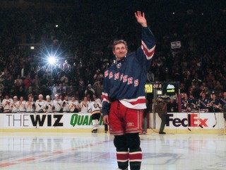 Wayne Gretzky v drese New Yorku Rangers v sezóne 1998/1999.