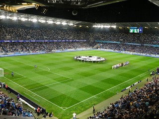 Nástup tímov v zápase ŠK Slovan Bratislava - FC Midtjylland v odvete play-off Ligy majstrov.