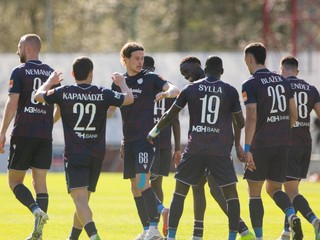 Hráči FC DAC 1904 Dunajská Streda oslavujú gól. 
