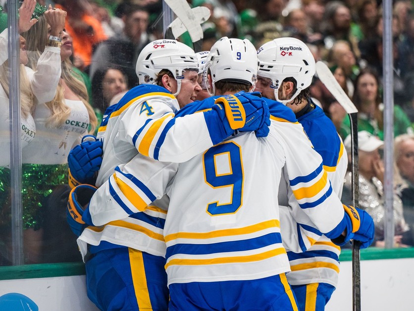 Buffalo Sabres oslavuje gól.
