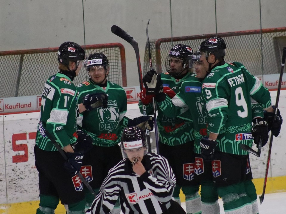 Gólové oslavy hokejistov HK Detva.