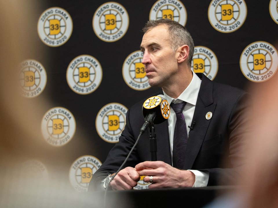 Zdeno Chára na tlačovej konferencii k vyradeniu čísla