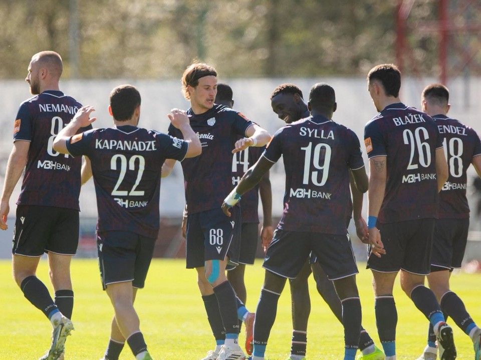 Hráči FC DAC 1904 Dunajská Streda oslavujú gól. 