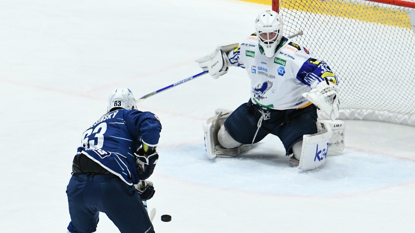 Nitriansky útočník Adrián Holešinský v zápase proti Villachu.