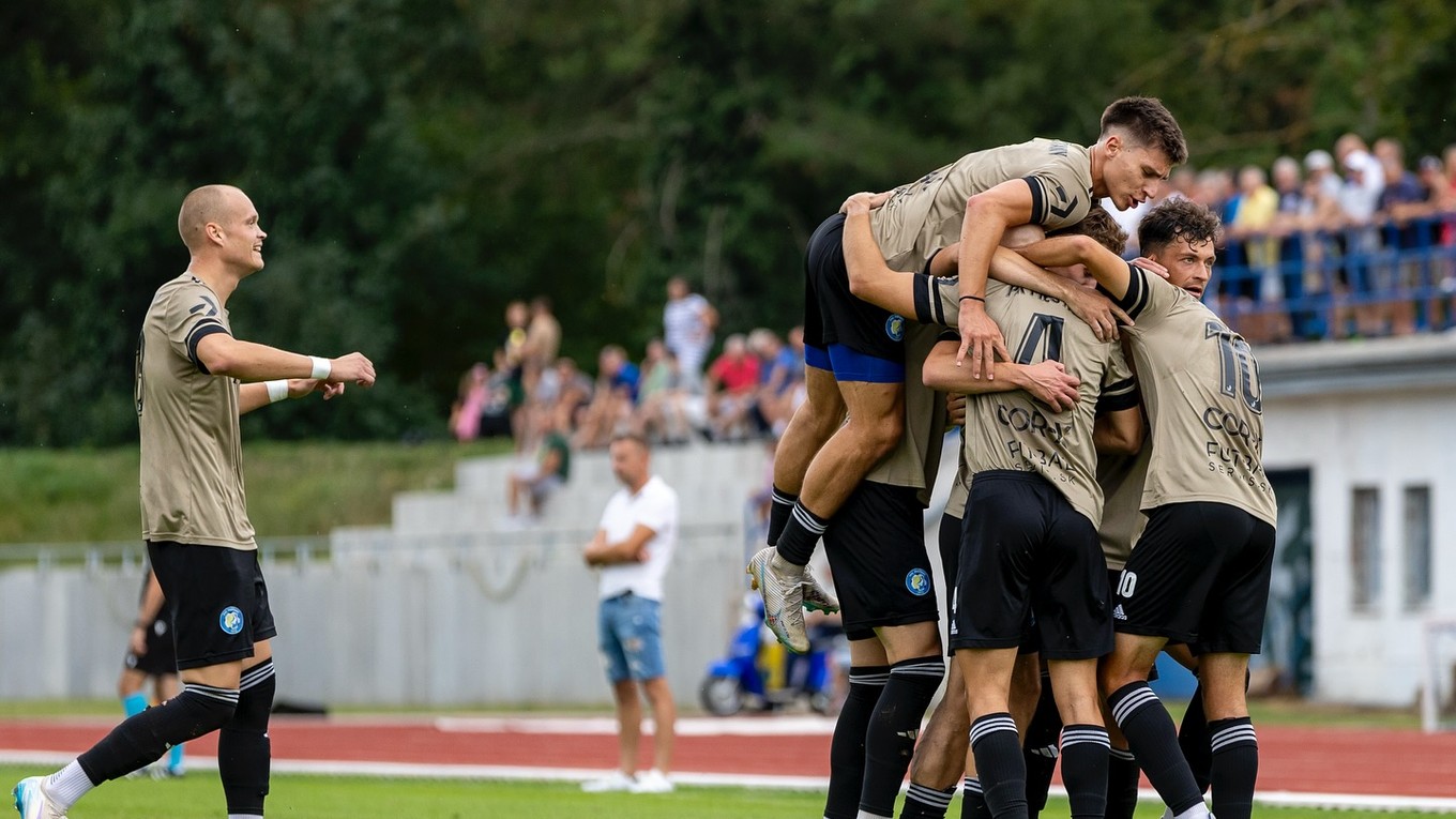 Futbalisti PFK Piešťany.