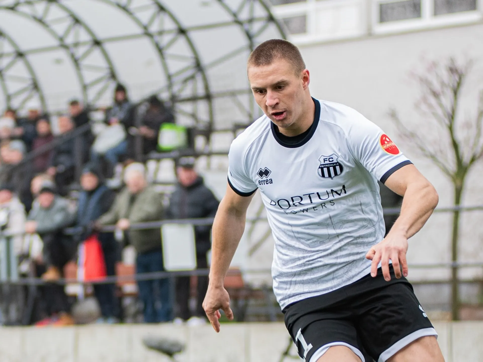 Patrik Danek môže byť po zápase v Žiari nad Hronom spokojný. Jeho mužstvo dalo päť gólov, on prispel dvomi. 