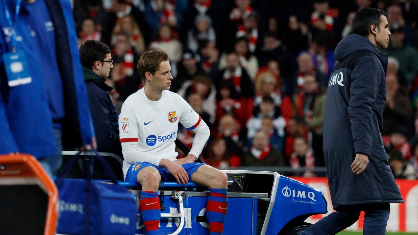 Zranený Frenkie de Jong v drese FC Barcelona.
