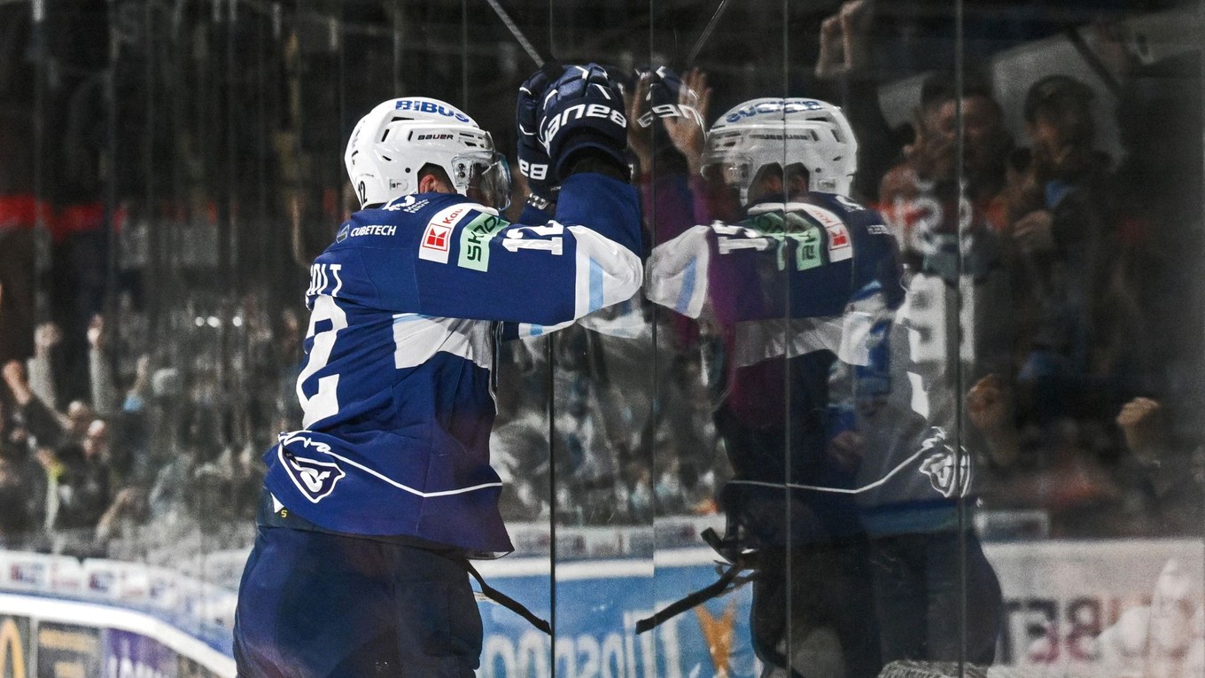 Josh Passolt (Nitra) sa raduje z gólu v šiestom zápase finále play-off Tipos extraligy HK Nitra - HC Košice.