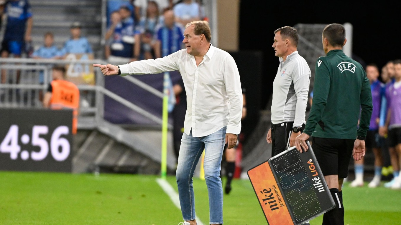 Na snímke tréner Slovana Vladimír Weiss.