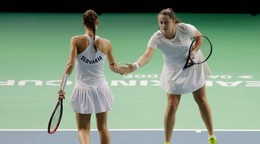 Tereza Mihalíková (vľavo) a Viktória Hrunčáková na finálovom turnaji Billie Jean King Cupu 2024.