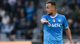 Stanislav Lobotka v zápase s Bolognou