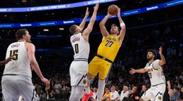 Luka Dončič strieľa kôš