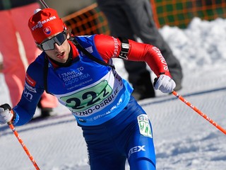 Slovenský biatlonista Damián Cesnek na trati miešanej štafety