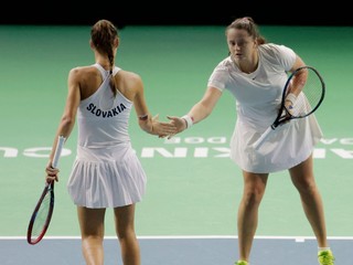 Tereza Mihalíková (vľavo) a Viktória Hrunčáková na finálovom turnaji Billie Jean King Cupu 2024.