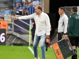 Na snímke tréner Slovana Vladimír Weiss.
