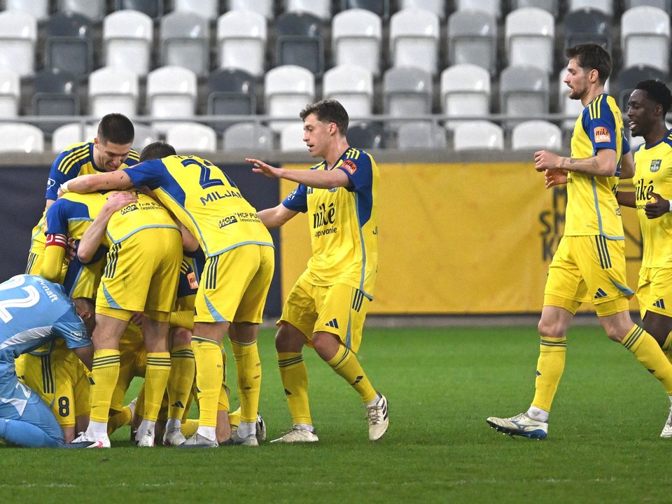 Na snímke gólová radosť hráčov Košíc počas zápasu štvrťfinále Slovnaft Cupu.