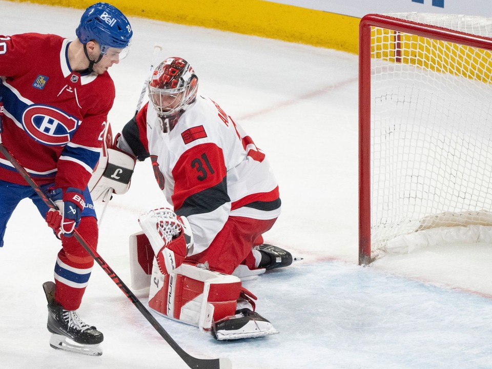 Juraj Slafkovský tečuje puk do bránky Caroliny