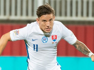Slovenský futbalista Tomáš Suslov v zápase proti Bielorusku. 