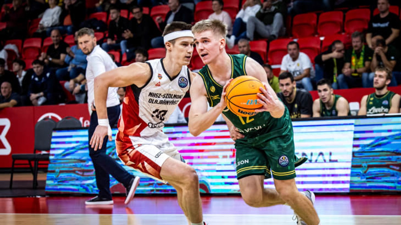 Aatu Kivimäki v zápase proti Szolnoku v Lige majstrov.