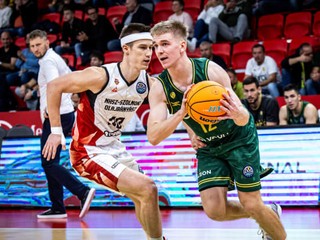 Aatu Kivimäki v zápase proti Szolnoku v Lige majstrov.