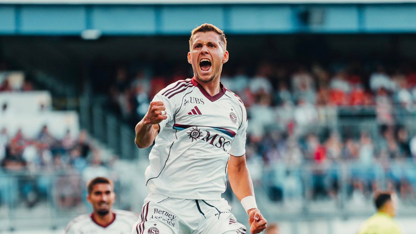 Samuel Mráz oslavuje gól.