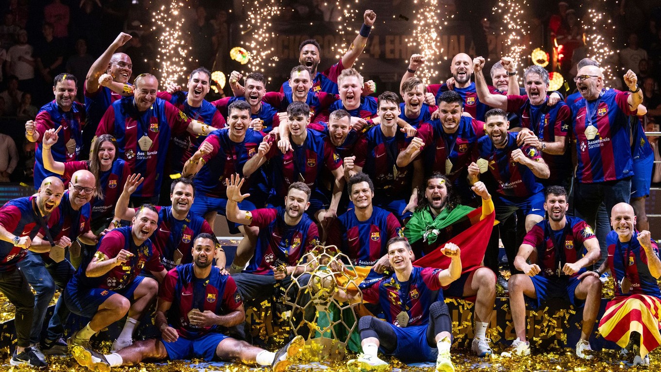 Hádzanári FC Barcelona oslavujú titul v Lige majstrov.