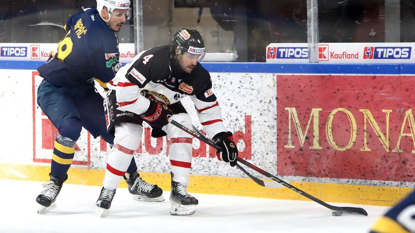 Zľava Branislav Rapáč (Spišská Nová Ves) a Gabriel Chicoine (Banská Bystrica)