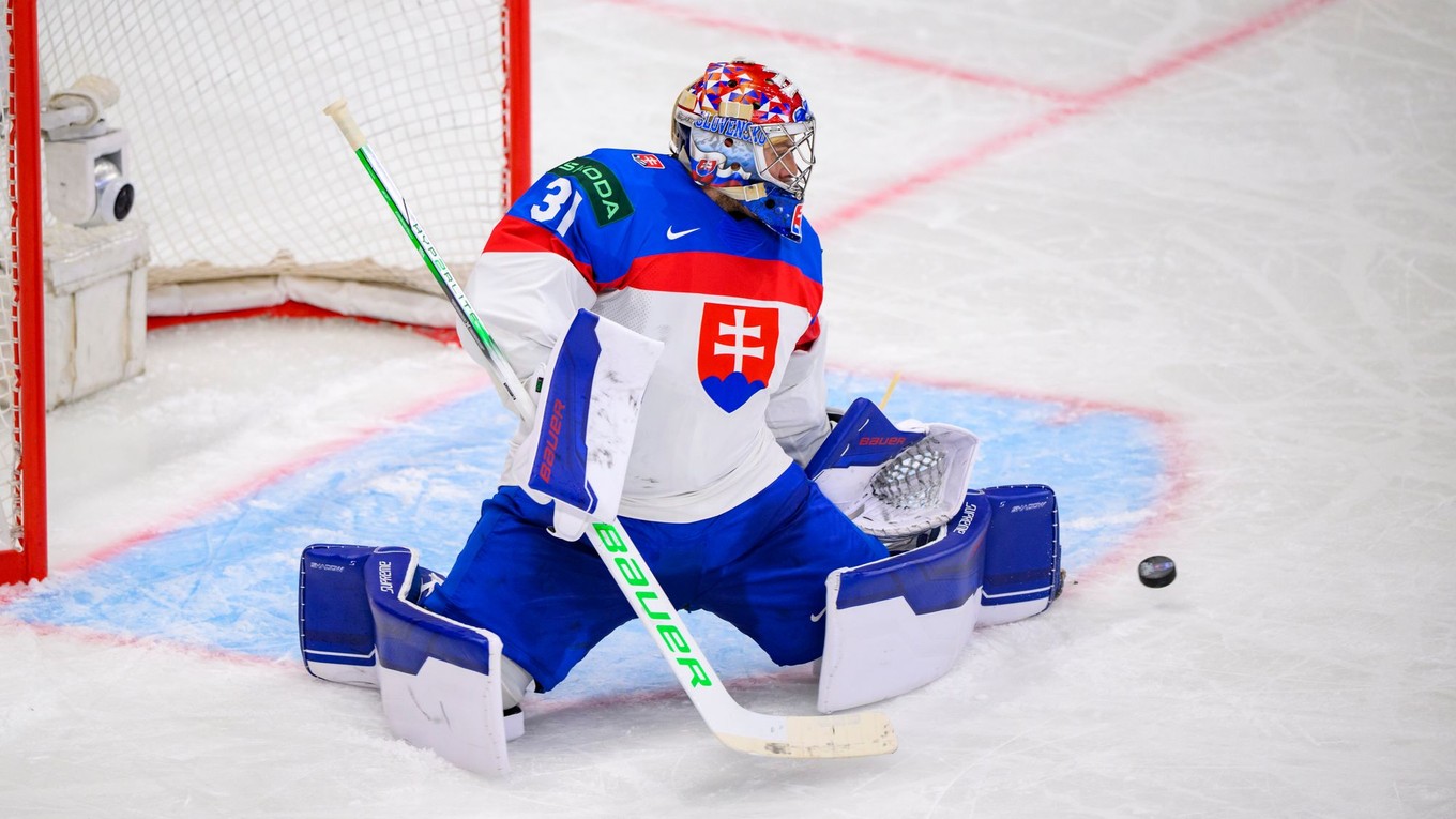 Samuel Hlavaj počas zápasu Slovensko - Slovinsko na MS v hokeji 2025.