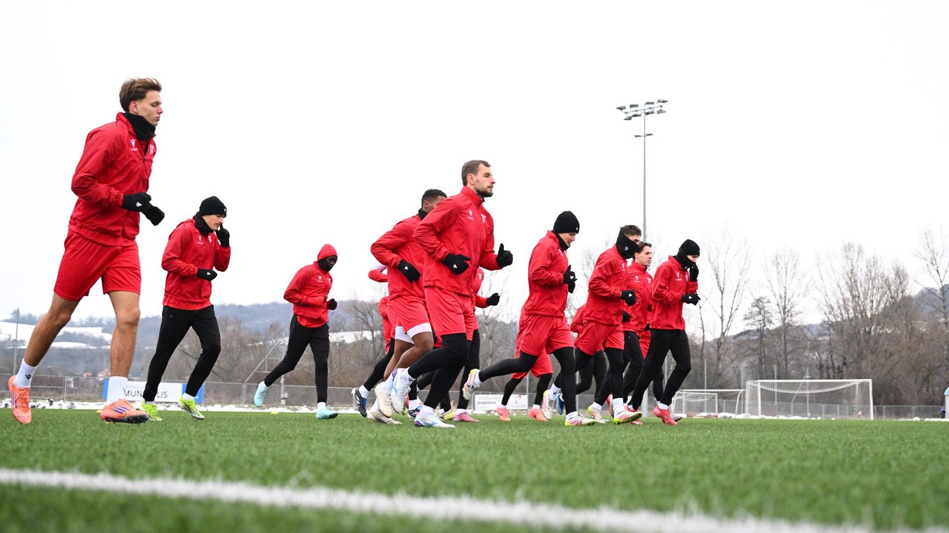 Hráči AS Trenčín počas prvého tréningu v rámci zimnej prípravy na jarnú časť Niké ligy.