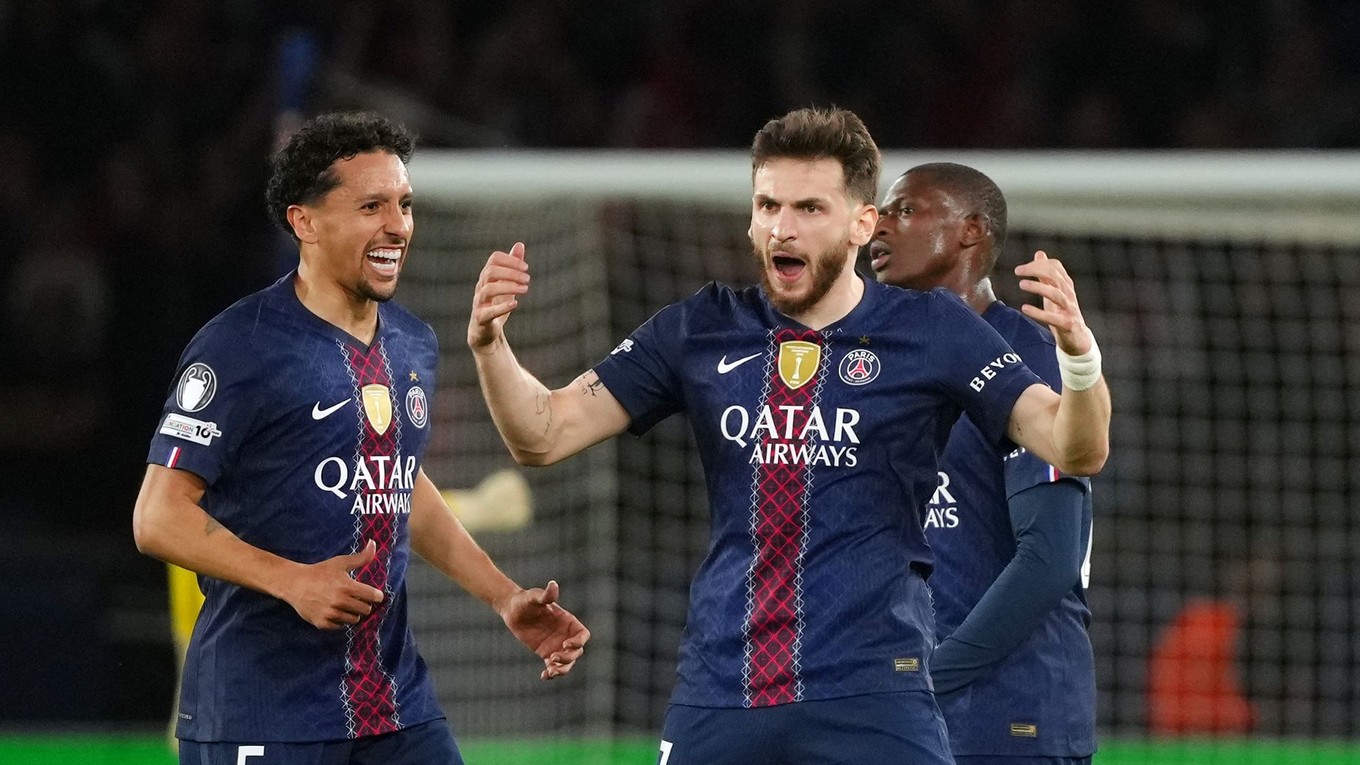 Khvicha Kvaratskhelia oslavuje gól. 