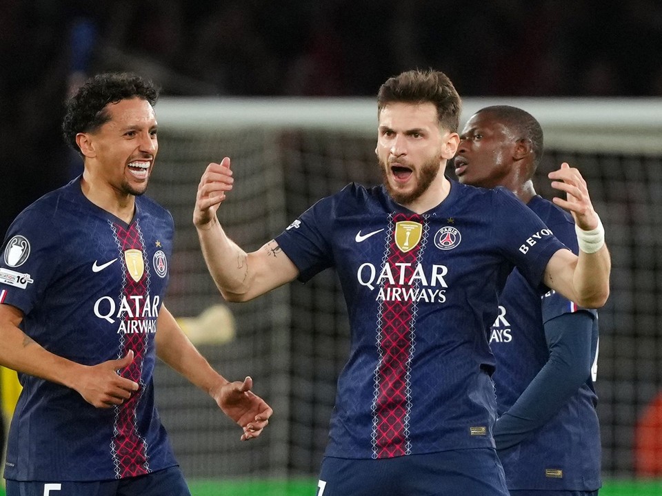 Khvicha Kvaratskhelia oslavuje gól. 