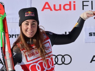 Sofia Goggiová vyhrala zjazd v St. Moritzi aj so zlomenými prstami. 