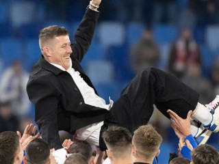 Na snímke Juraj Kucka počas lúčenia so spoluhráčmi po prvom zápase play off o postup do B-divízie Ligy národov Slovensko - Slovinsko v Bratislave.