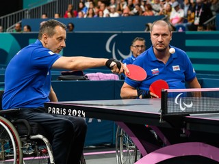 Peter Lovaš (vpravo) a Ján Riapoš na paralympiáde 2024 v Paríži.