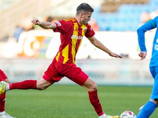 László Bénes strieľa gól v zápase tureckej ligy Rizespor - Kayserispor.