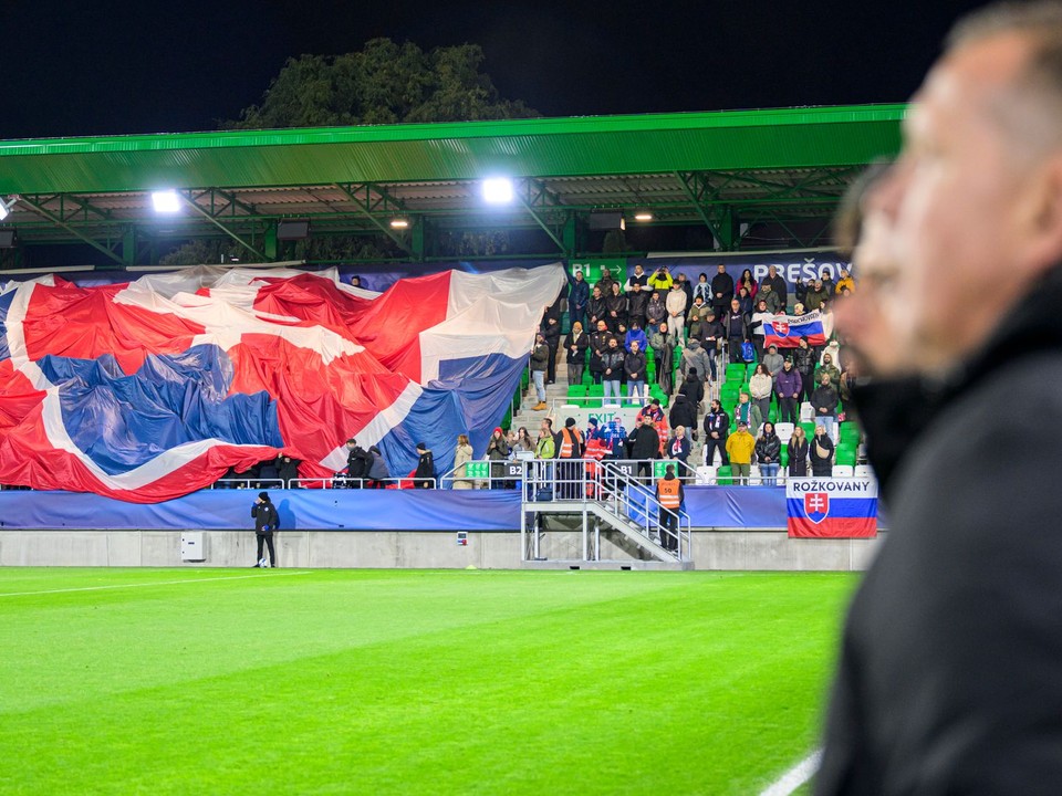 Na snímke slovenská zástava pred zápasom D-skupiny kvalifikácie na Majstrovstvá Európy 2027 hráčov do 21 rokov.