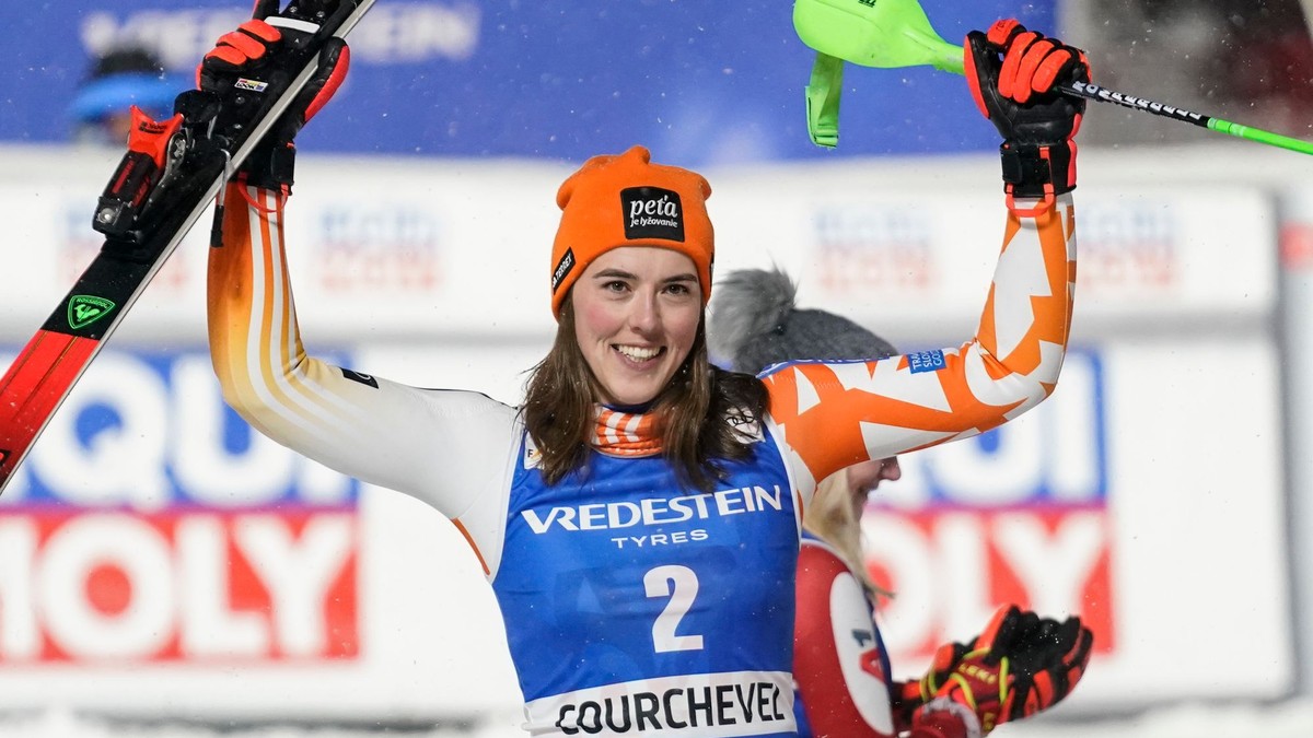 Petra Vlhova sa teší z víťazstva v Courcheveli.