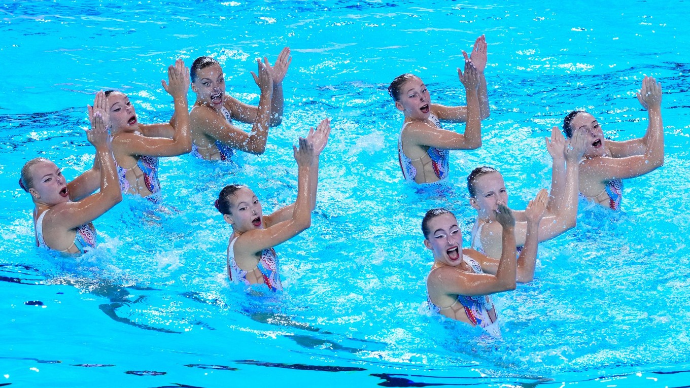 Družstvo slovenských akvabiel počas kvalifikácie v technických zostavách na MS v Singapure.