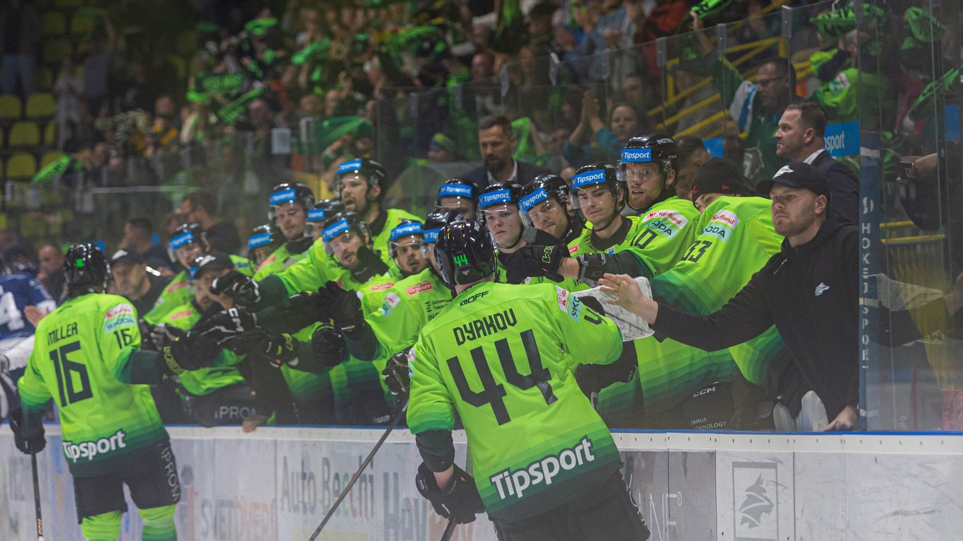 Hráči Žiliny sa radujú z gólu počas zápasu Tipos ligy.