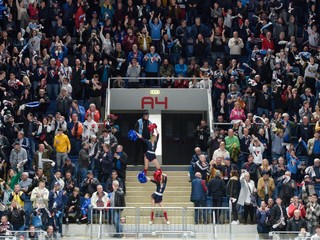 Fanúšikovia na štadióne HC Slovan Bratislava.