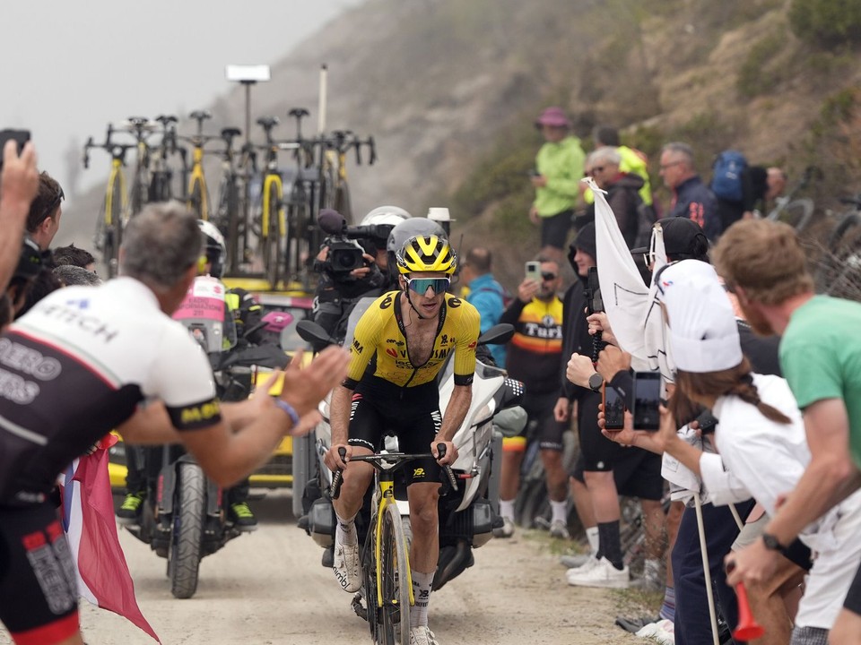 Brit Simon Yates počas Giro d'Italia.