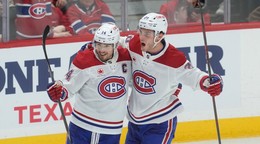 Nick Suzuki a Juraj Slafkovský. 