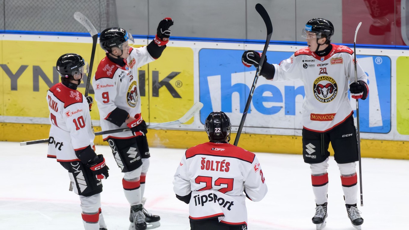 Radosť hráčov Banskej Bystrice po góle.