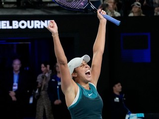 Madison Keys oslavuje triumf na Australian Open 2025. 