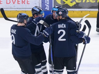 Radosť hráčov Nitry po góle.