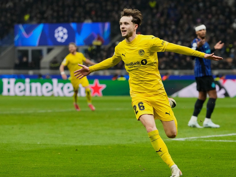 Hakon Evjen oslavuje gól do siete Interu Miláno