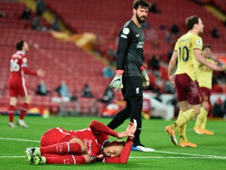 Fabinho z Liverpool FC na zemi.